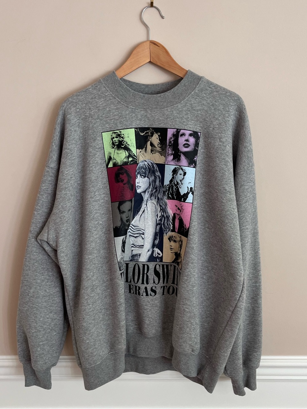 TAYLOR SWIFT eras tour fleecy sweatshirt size XL